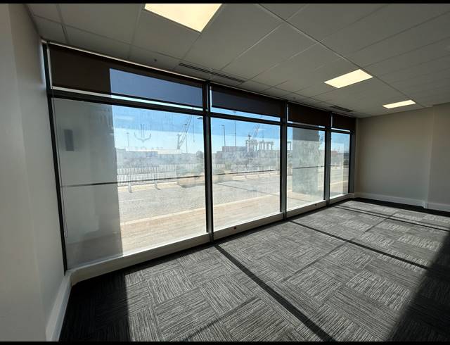 114M² BUILDING TO LET IN FORESHORE